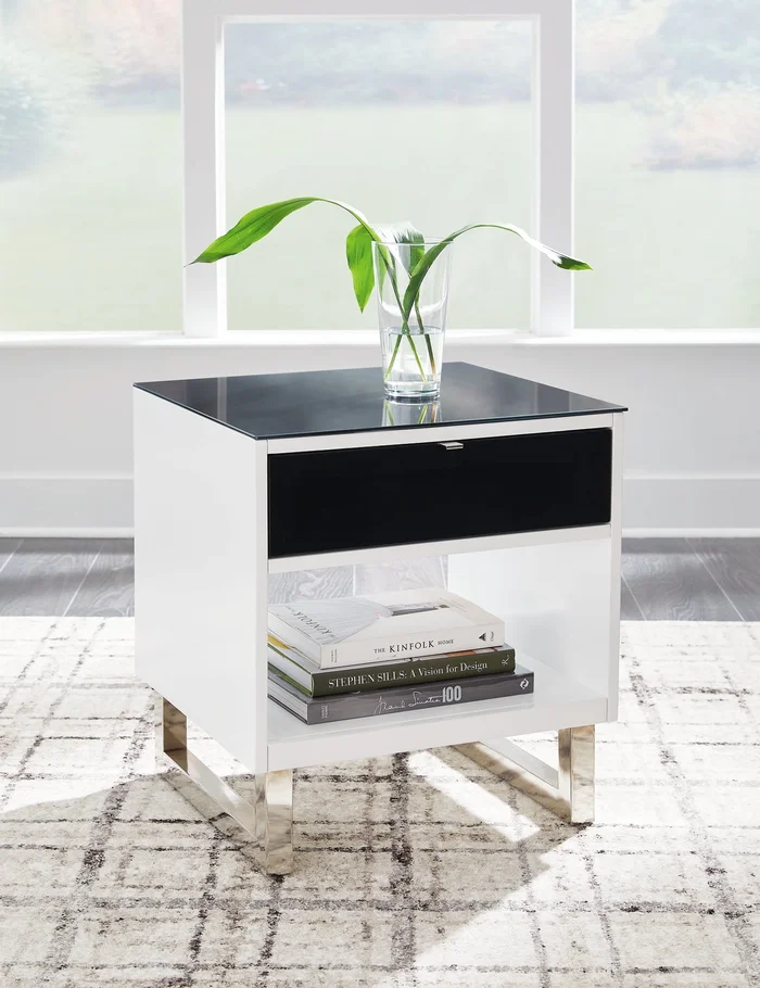 Ashley Express – Gardoni Rectangular End Table